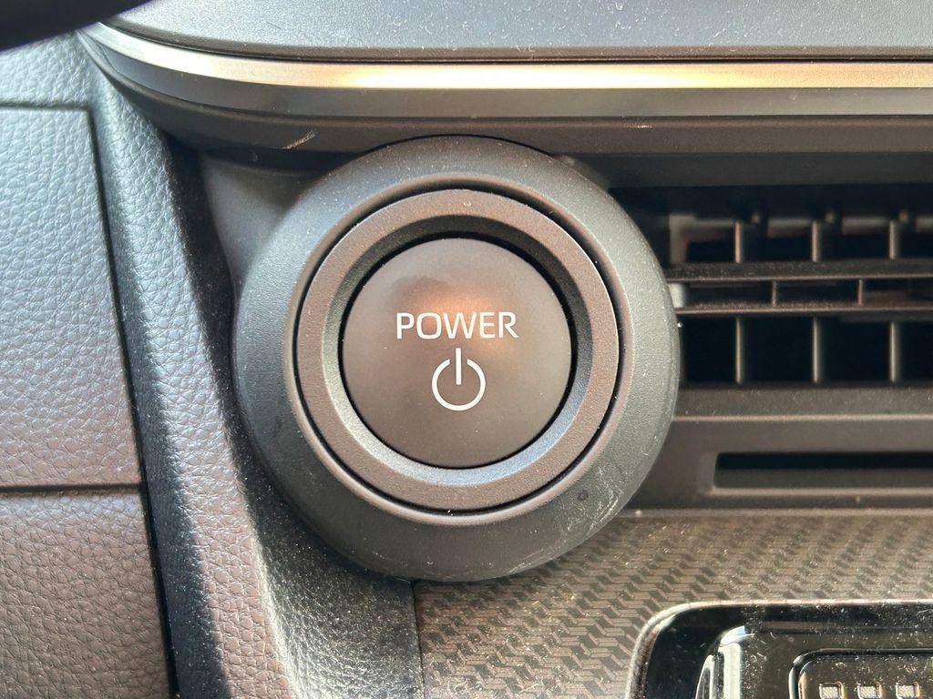Used 2025 Toyota Prius XLE FWD image 26