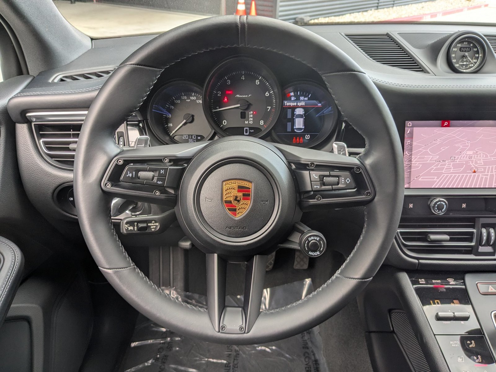 Certified 2023 Porsche Macan Turbo AWD/4WD image 15