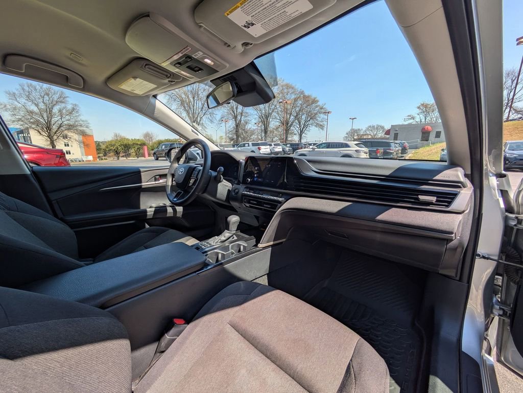 Used 2025 Toyota Camry LE image 30