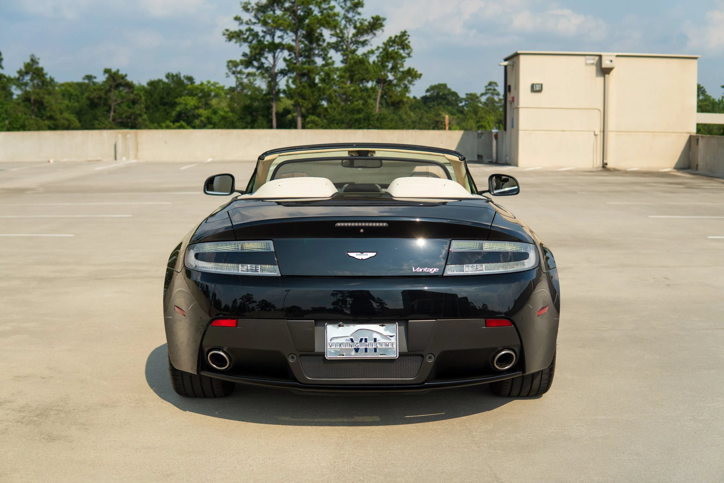 Used 2013 Aston Martin V8 Vantage Roadster RWD image 17