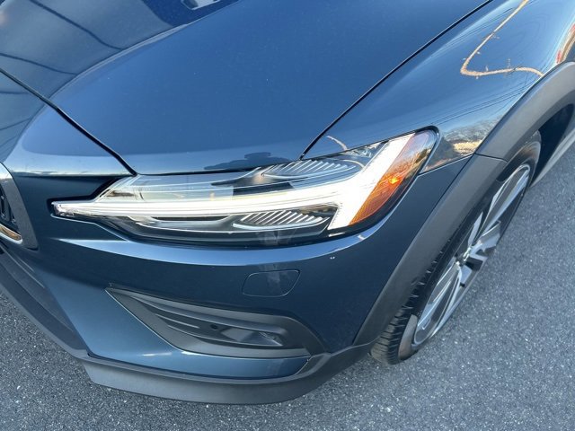 Used 2025 Volvo V60 B5 Cross Country Plus image 8