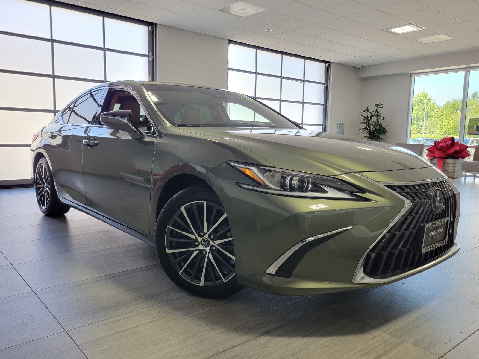 Certified 2025 Lexus ES 350 w/ Premium Package image 8