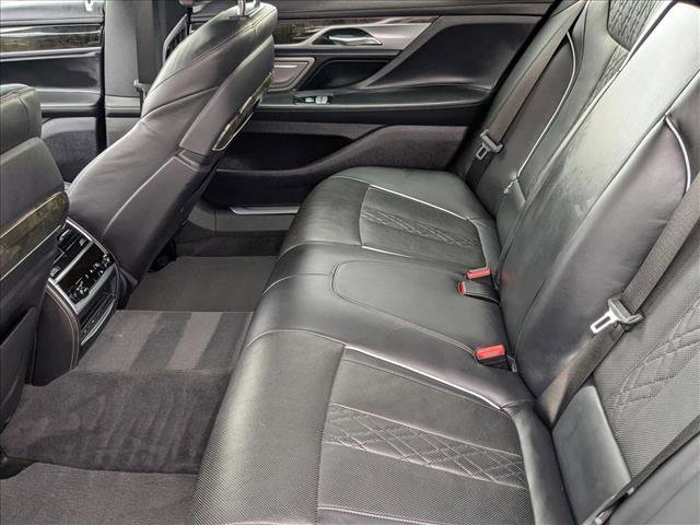 Used 2018 BMW 750i image 21