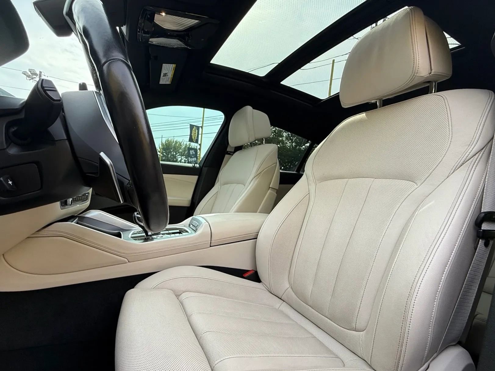 Used 2021 BMW X6 M50i w/ Executive Package image 7