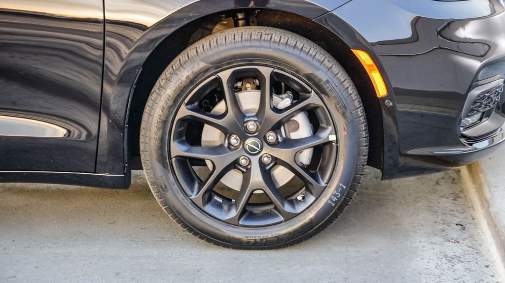 New 2026 Chrysler Pacifica Select w/ S Appearance Package image 11