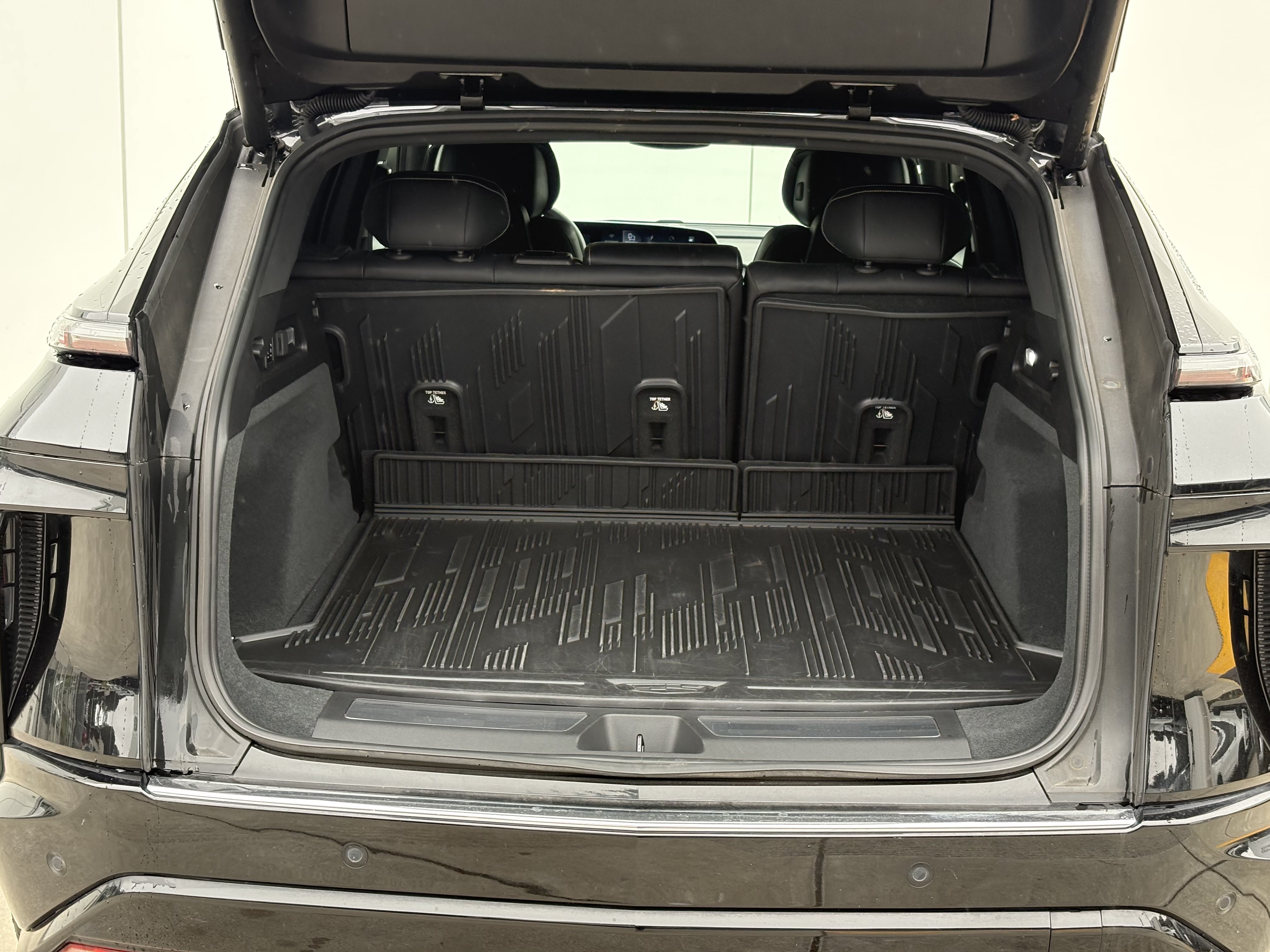 Certified 2024 Cadillac Lyriq Luxury w/ LPO, Floor Liner Package AWD/4WD image 9