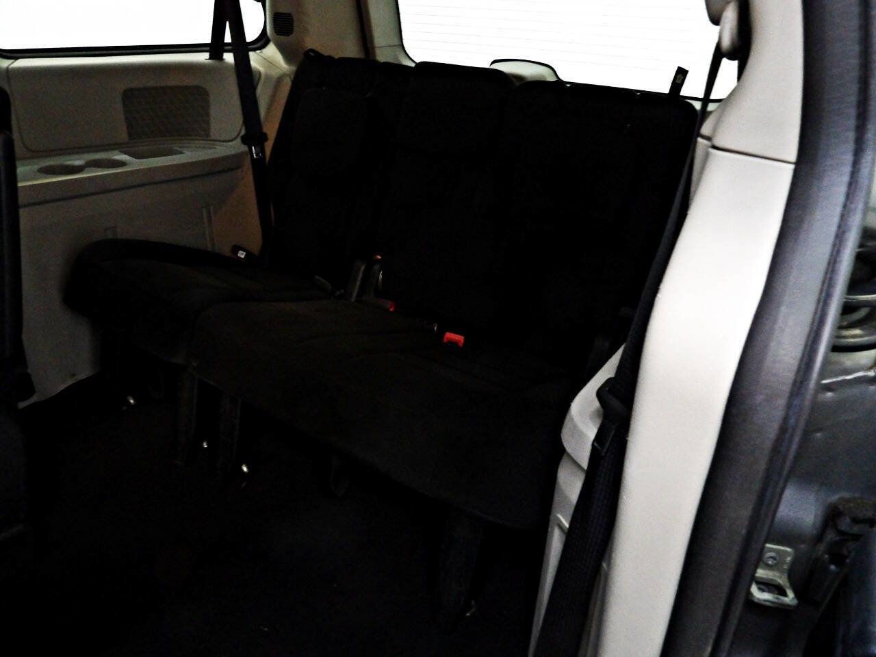 Used 2016 Dodge Grand Caravan SE image 10