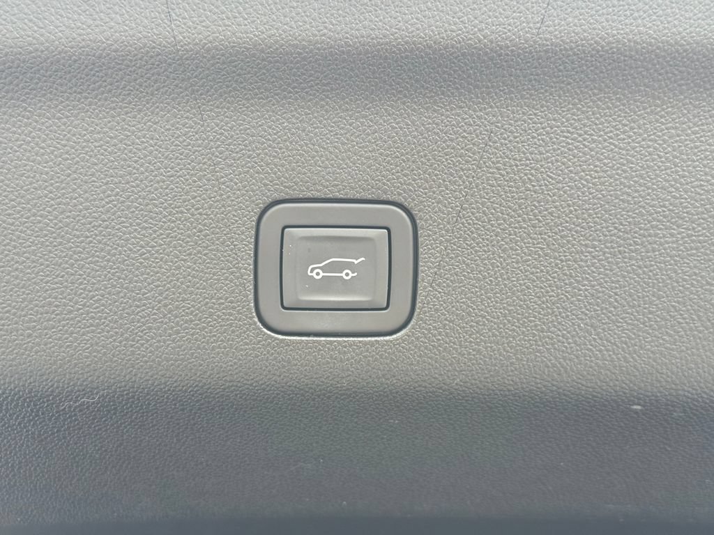 Used 2025 GMC Yukon Denali w/ Sun & Power Step Package AWD/4WD image 30