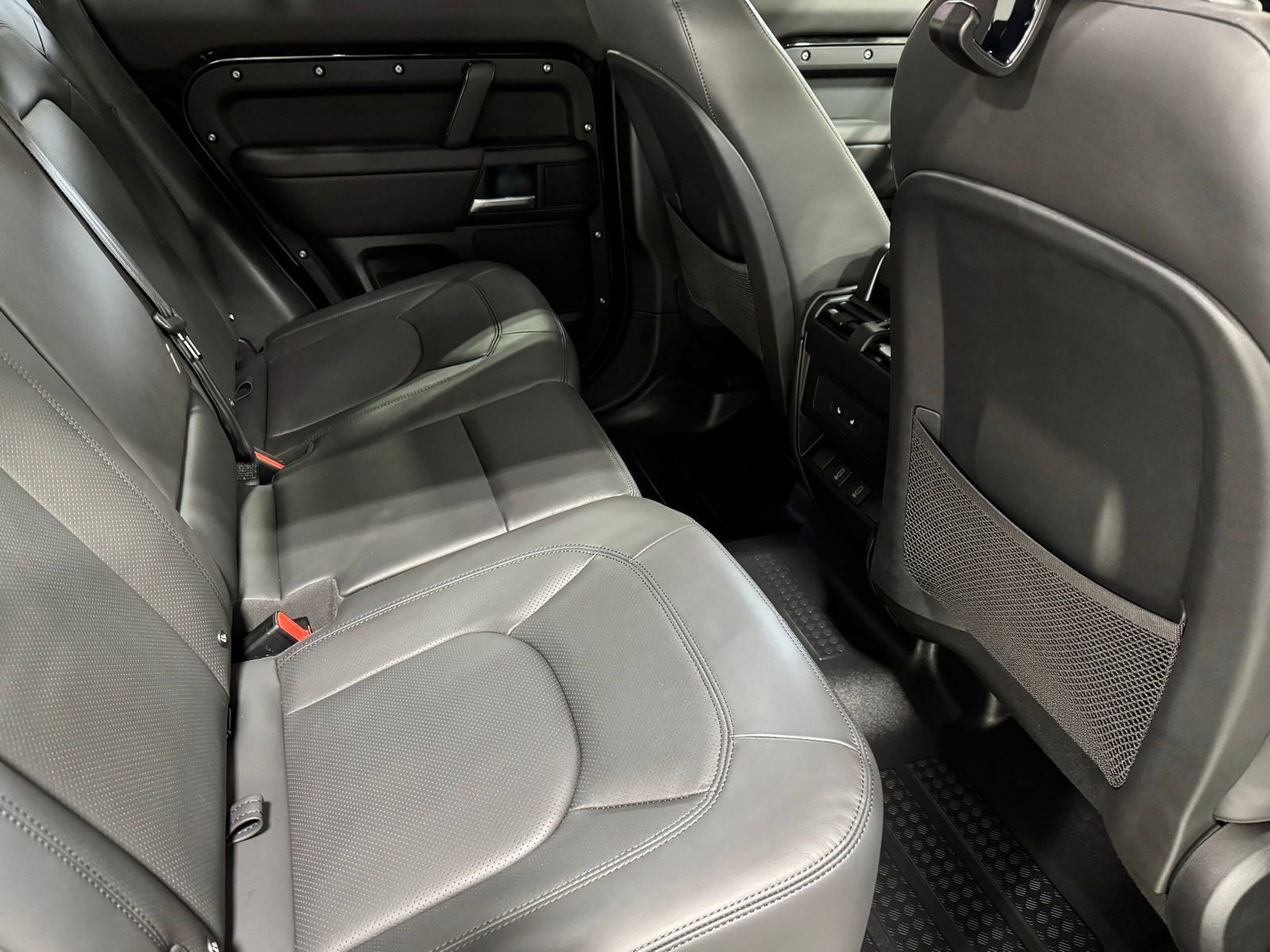 New 2026 Land Rover Defender 110 S image 32