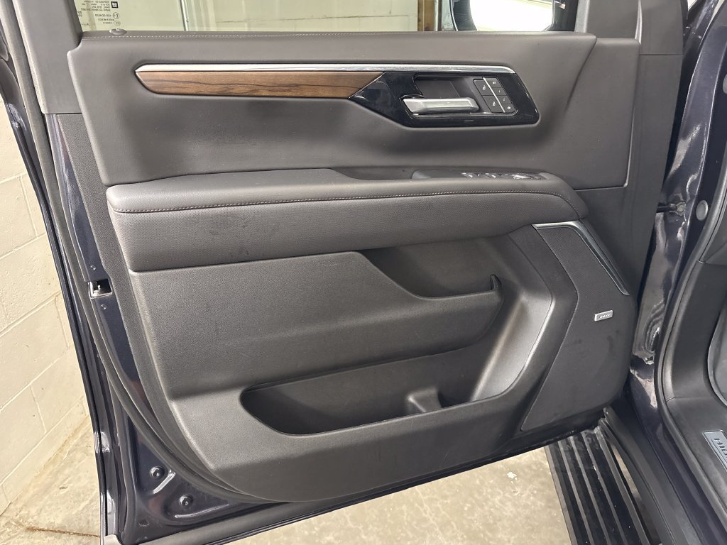 Used 2026 Chevrolet Tahoe High Country AWD/4WD image 15
