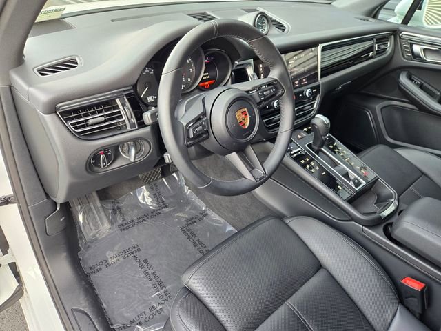 Used 2025 Porsche Macan image 4