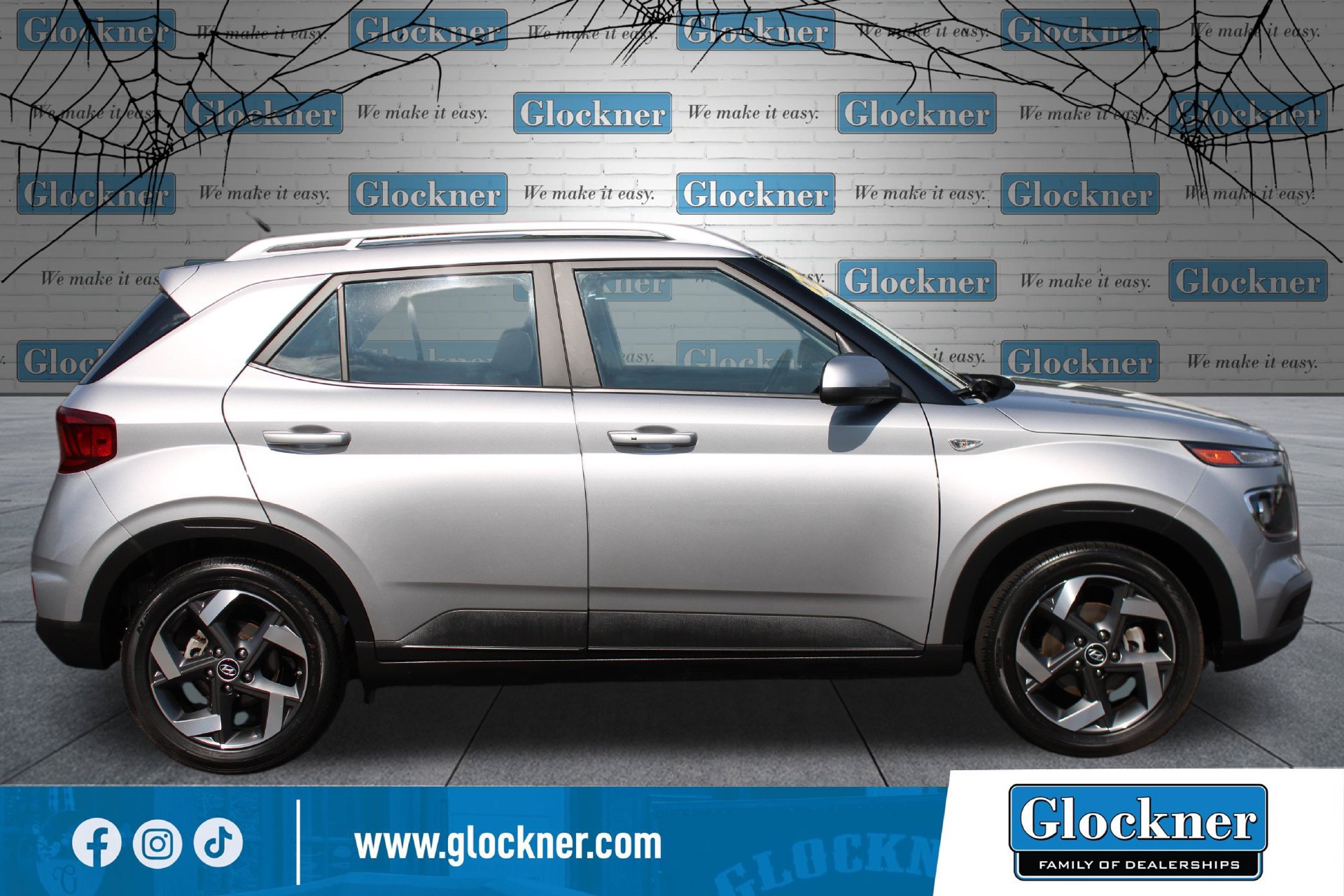 Used 2025 Hyundai Venue SEL FWD image 4