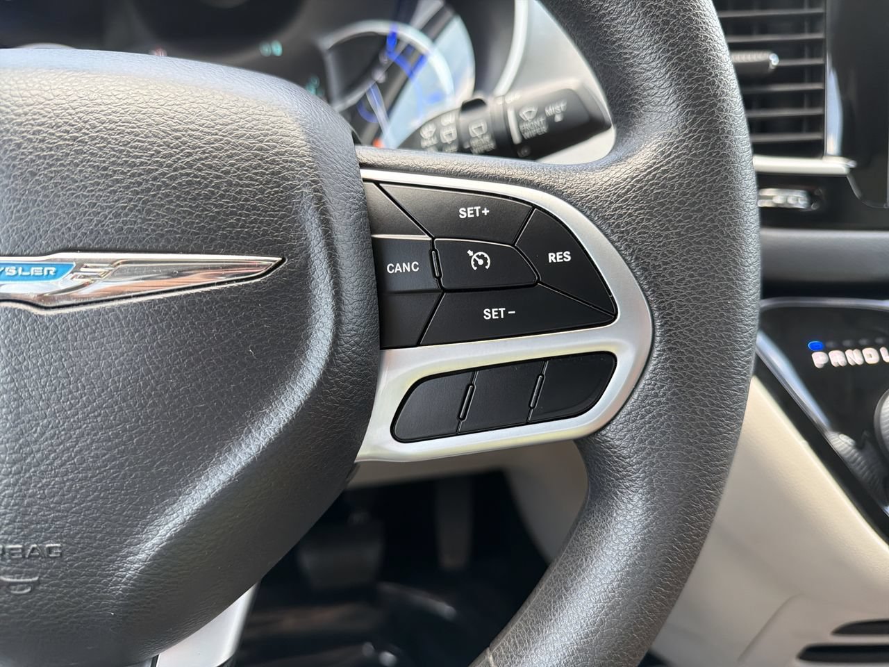Used 2017 Chrysler Pacifica Touring Plus FWD image 27