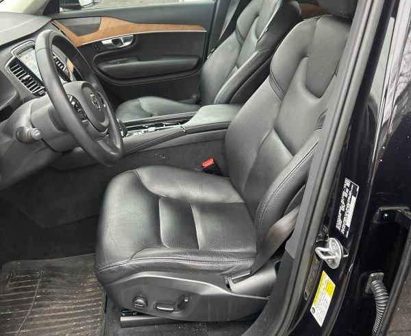 Used 2023 Volvo XC90 B6 Plus w/ Protection Package image 6