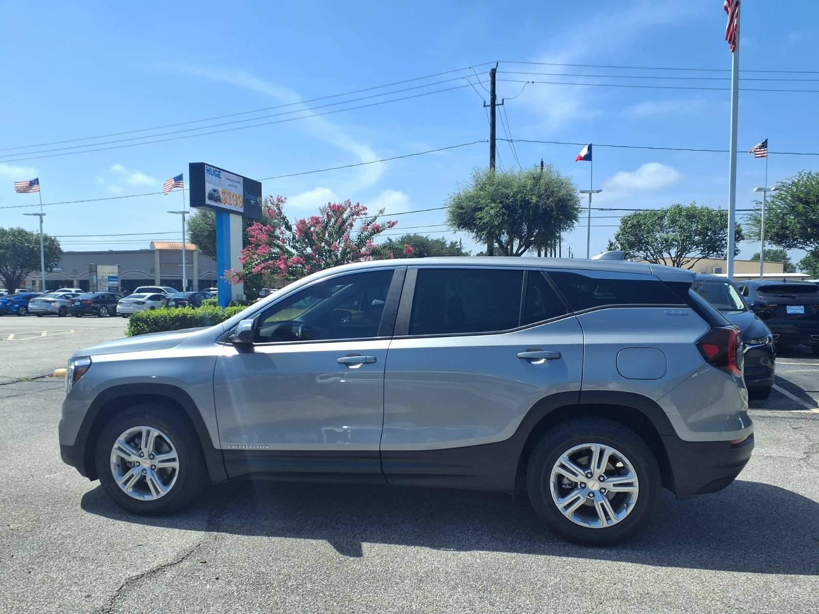 Used 2024 GMC Terrain SLE FWD image 24