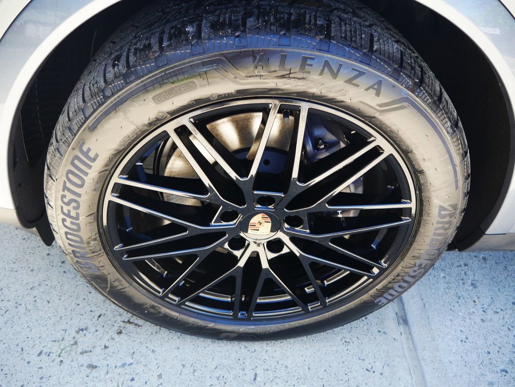 New 2026 Porsche Cayenne AWD/4WD image 9