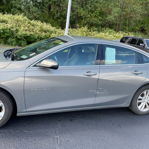 Used 2018 Chevrolet Malibu LT image 3