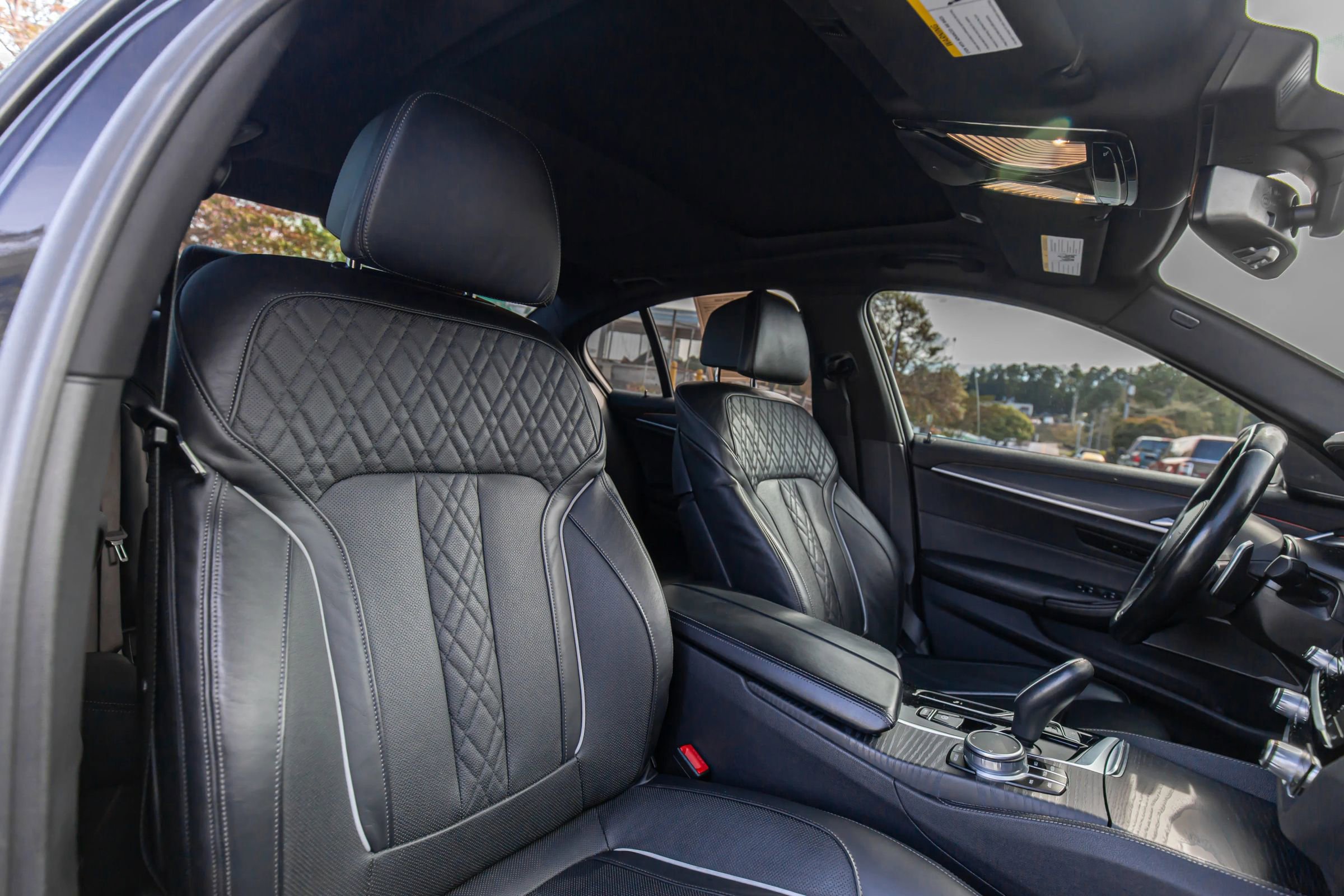 Used 2022 BMW M550i xDrive w/ Shadowloine Package image 33