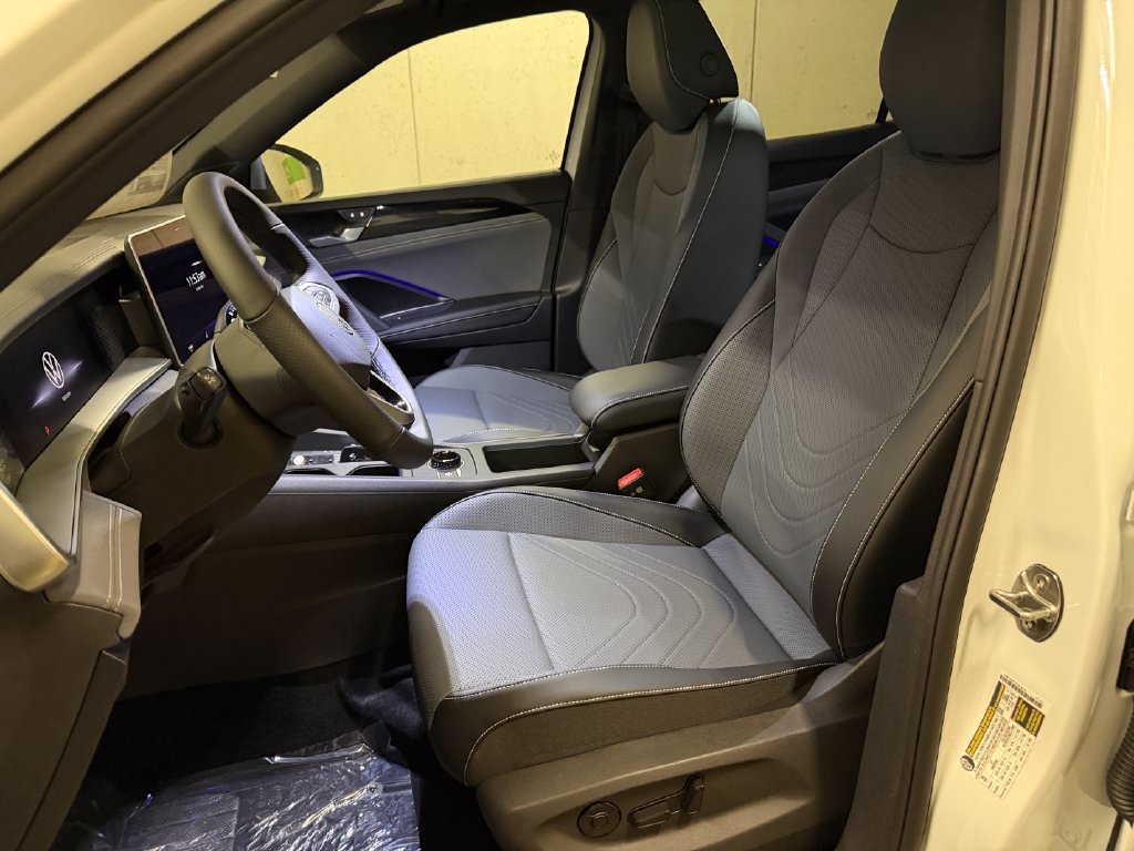 New 2026 Volkswagen Tiguan SE R-Line FWD image 11
