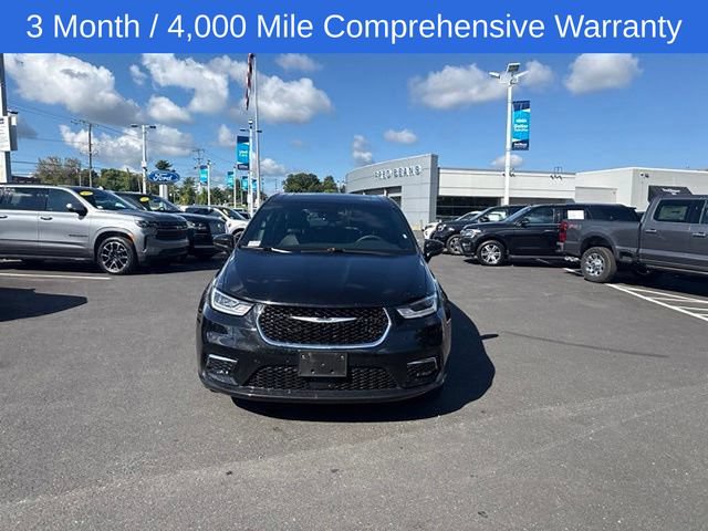 Used 2026 Chrysler Pacifica Limited FWD image 2