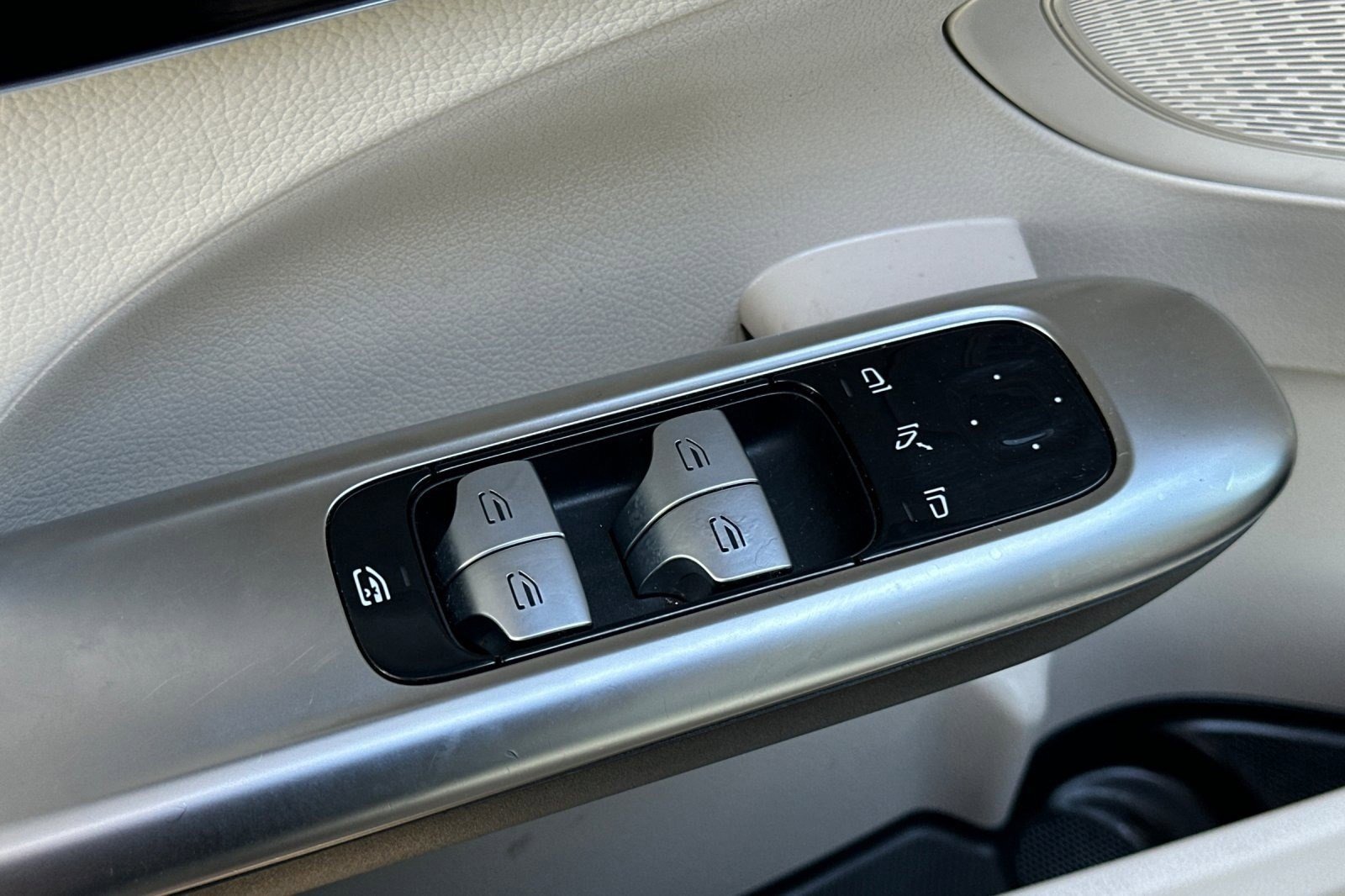 Used 2023 Mercedes-Benz C 300 Sedan image 13
