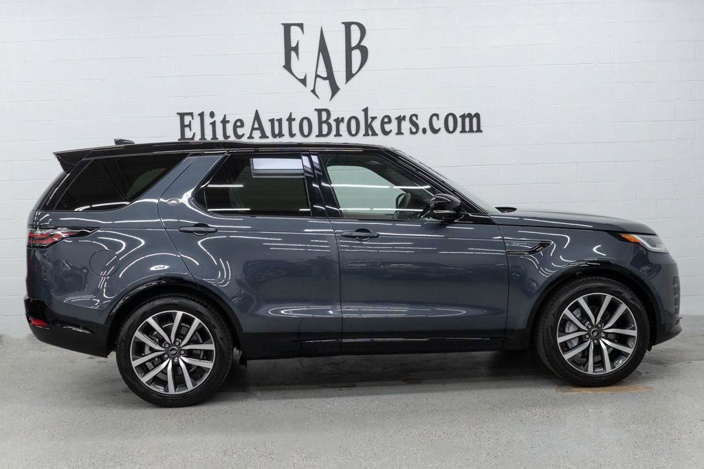 Used 2024 Land Rover Discovery Dynamic SE AWD/4WD image 5