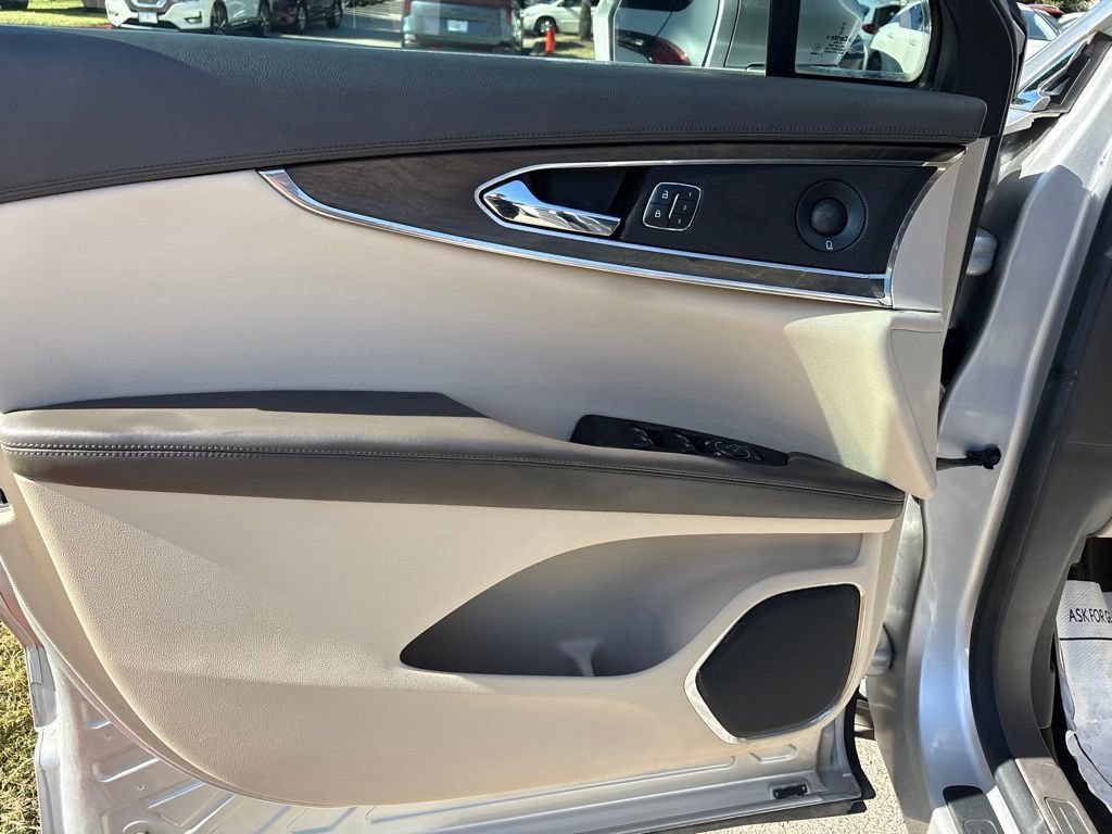 Used 2019 Lincoln Nautilus Reserve FWD image 12
