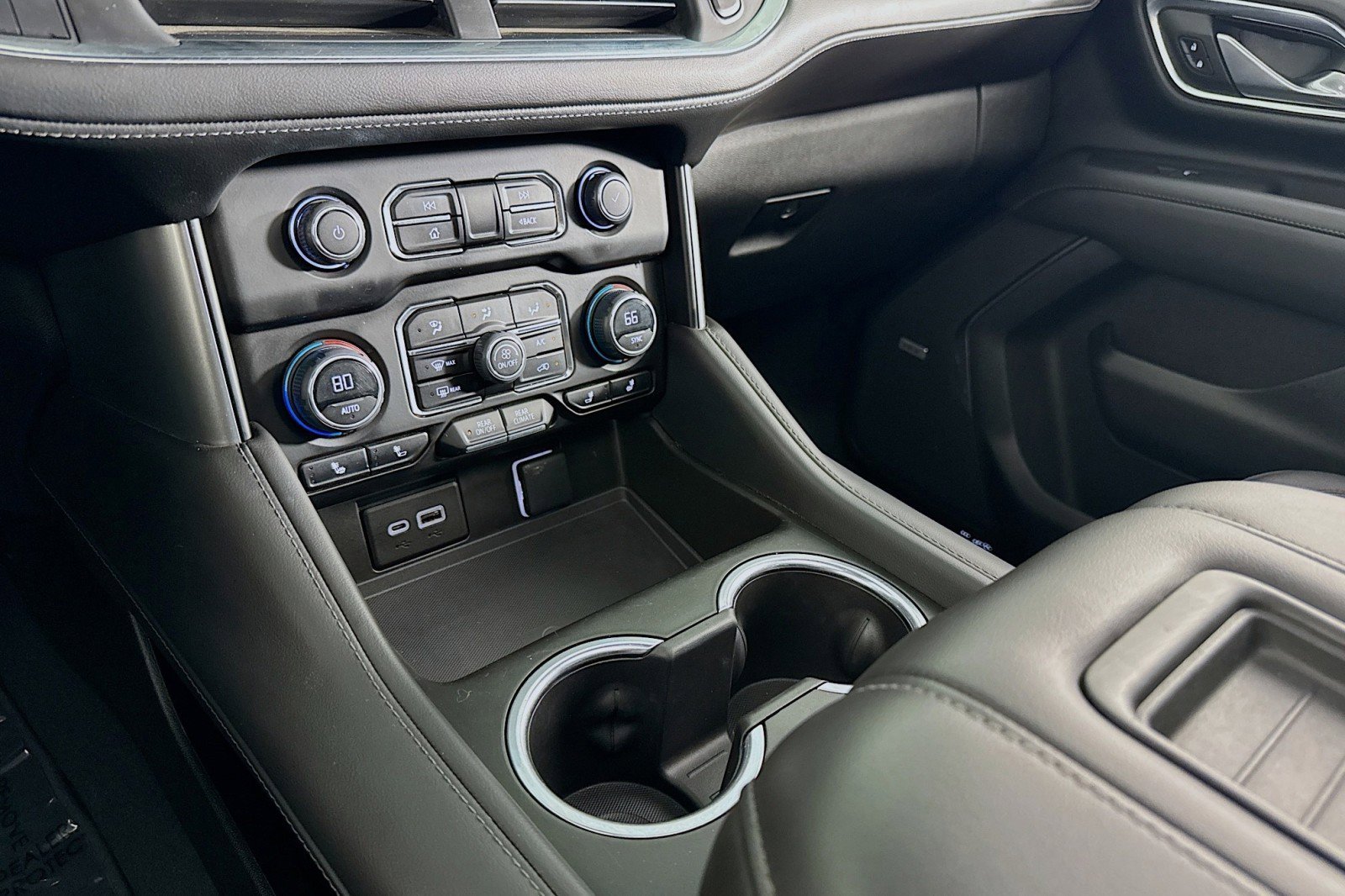 Used 2023 Chevrolet Tahoe Z71 w/ Luxury Package image 5