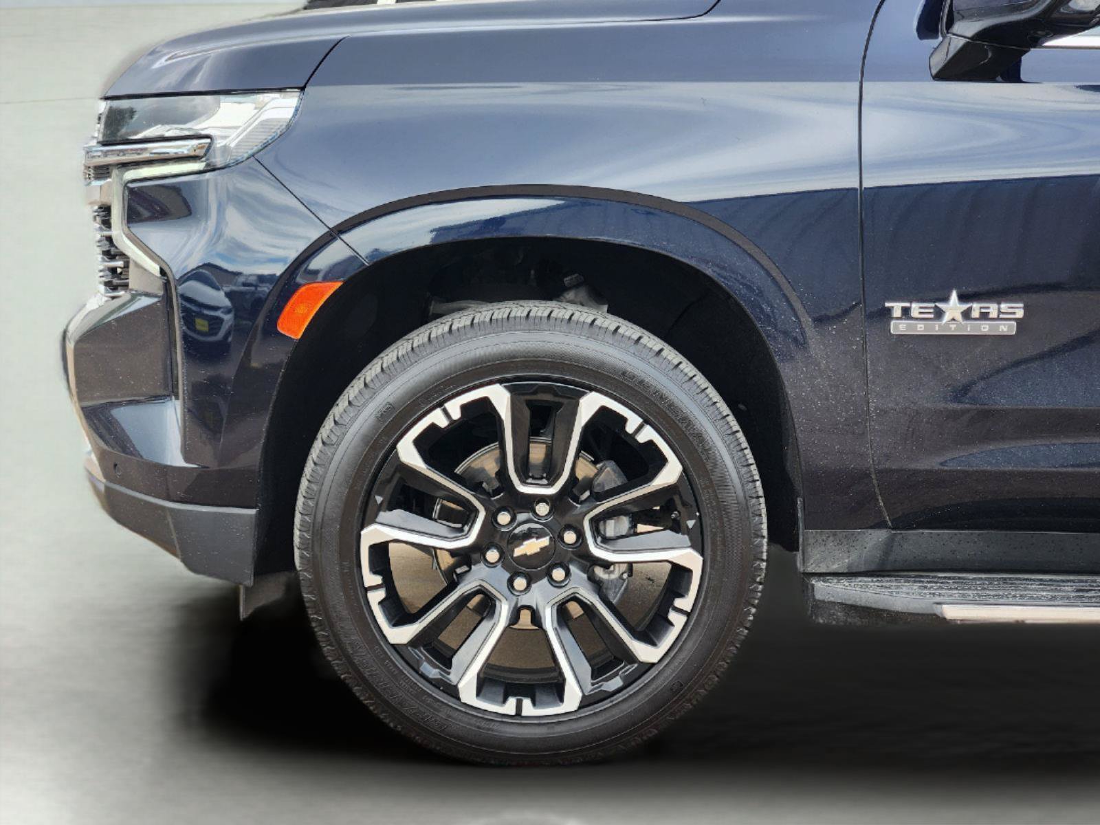 Used 2022 Chevrolet Tahoe LT w/ Luxury Package RWD image 9