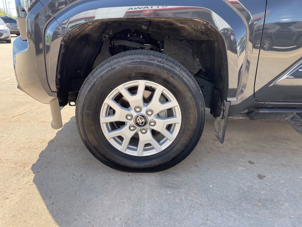 Used 2024 Toyota Tacoma SR5 AWD/4WD image 17
