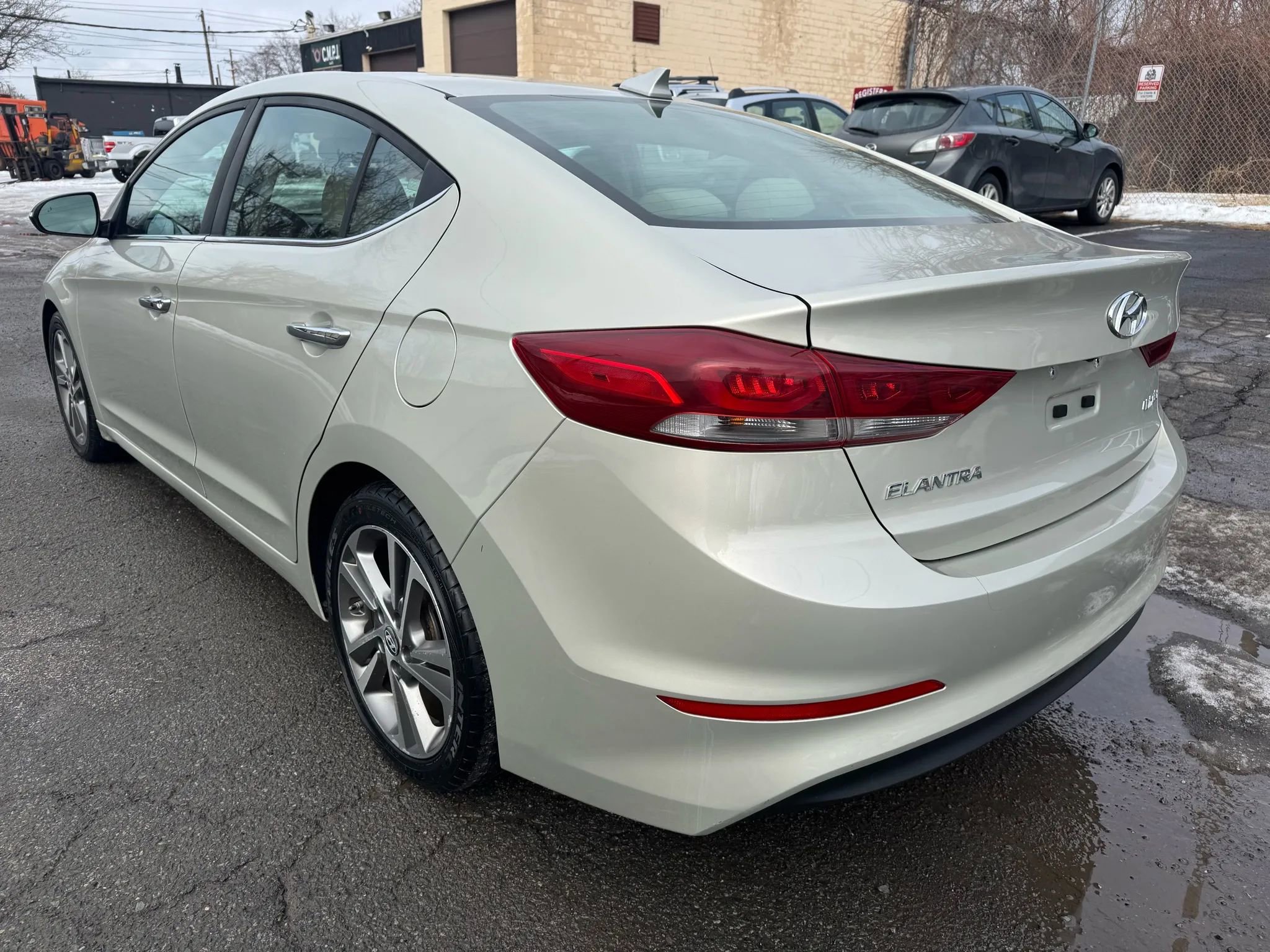 Used 2017 Hyundai Elantra Limited w/ Limited Tech Package 04 image 7