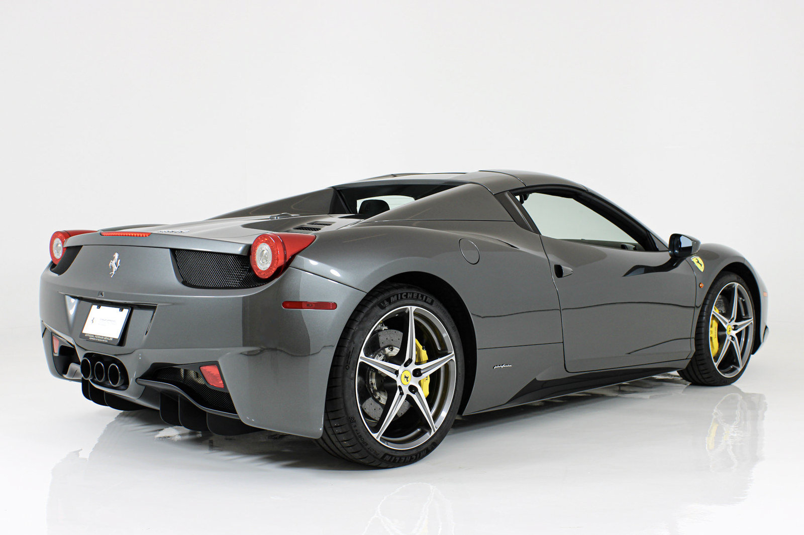 Certified 2013 Ferrari 458 Spider RWD image 13