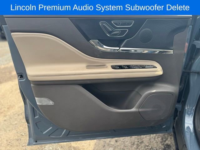 Used 2023 Lincoln Corsair AWD w/ Equipment Group 101A image 6