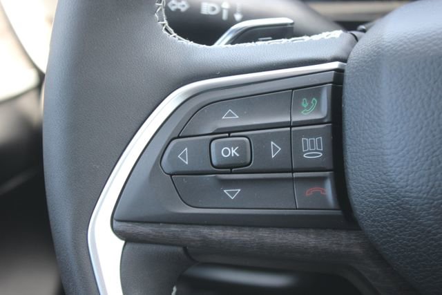 Used 2025 Jeep Grand Cherokee Limited w/ Luxury Tech Group II AWD/4WD image 17