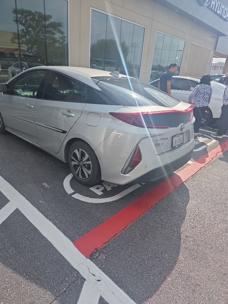 Used 2018 Toyota Prius Prime Advanced FWD image 4