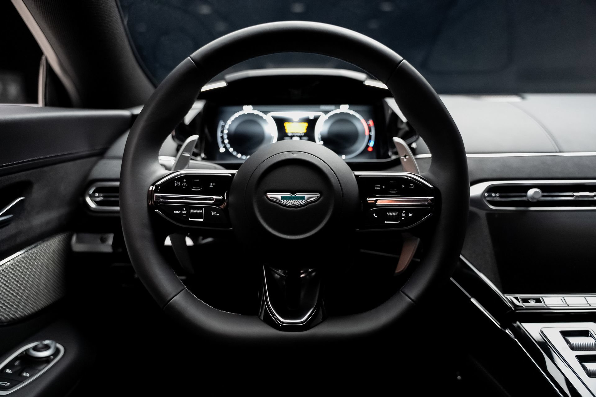 Used 2025 Aston Martin V8 Vantage Coupe RWD image 42