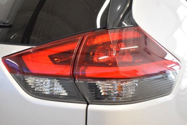Used 2020 Nissan Rogue SV image 12