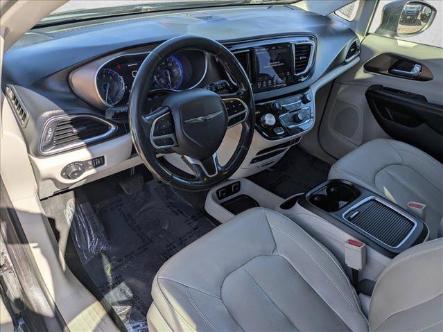 Used 2019 Chrysler Pacifica Touring-L Plus FWD image 10