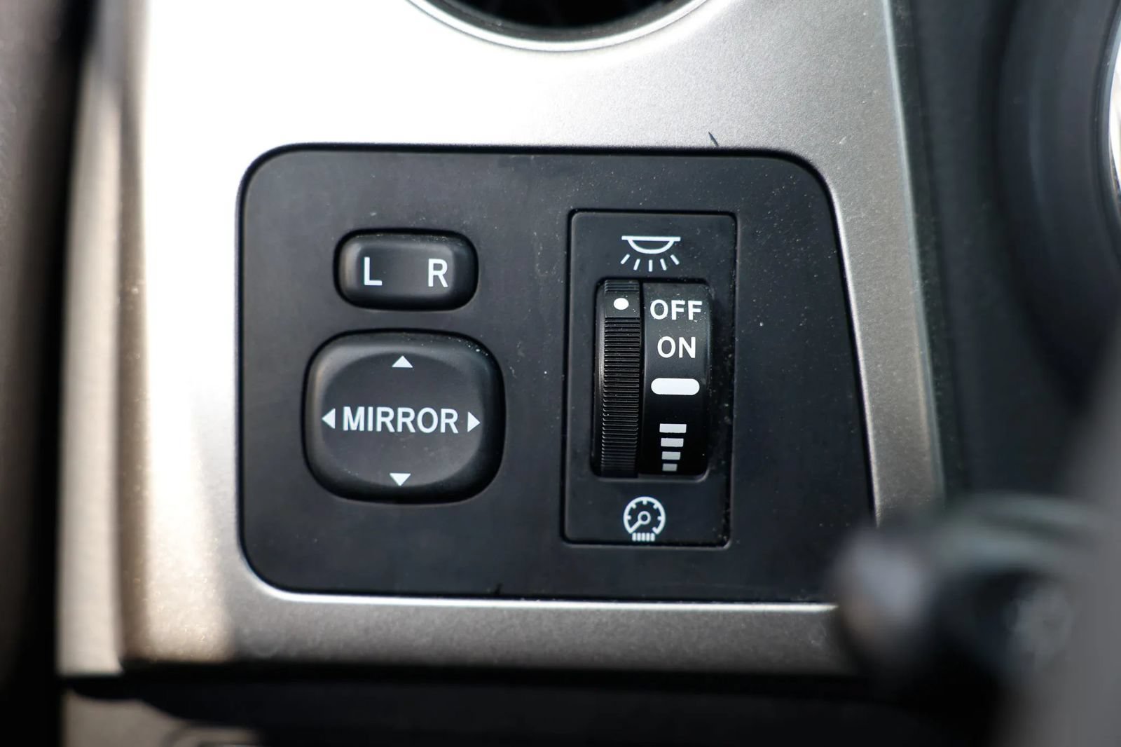 Used 2004 Toyota Matrix XR FWD image 37