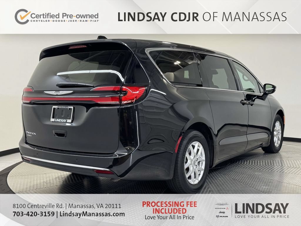 Used 2023 Chrysler Pacifica Touring-L FWD image 9