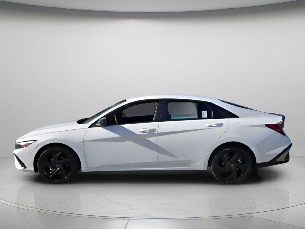 New 2026 Hyundai Elantra SEL Sport FWD image 2