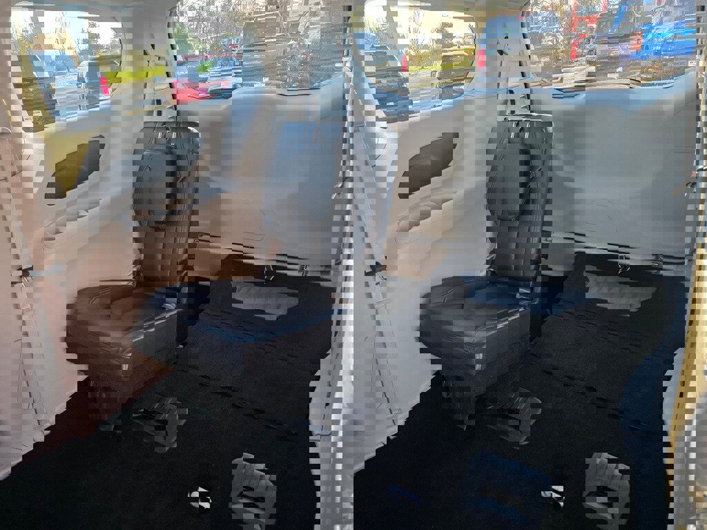 Used 2024 Chrysler Pacifica Touring-L image 29