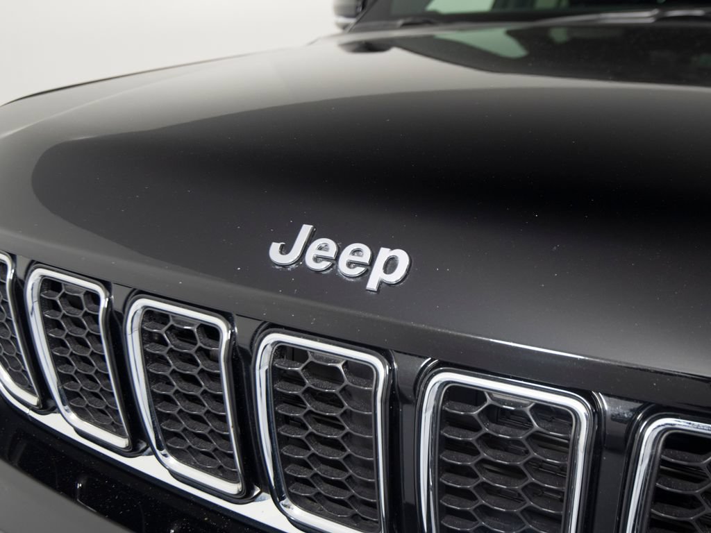 Used 2022 Jeep Grand Cherokee L Overland w/ Luxury Tech Group IV AWD/4WD image 41