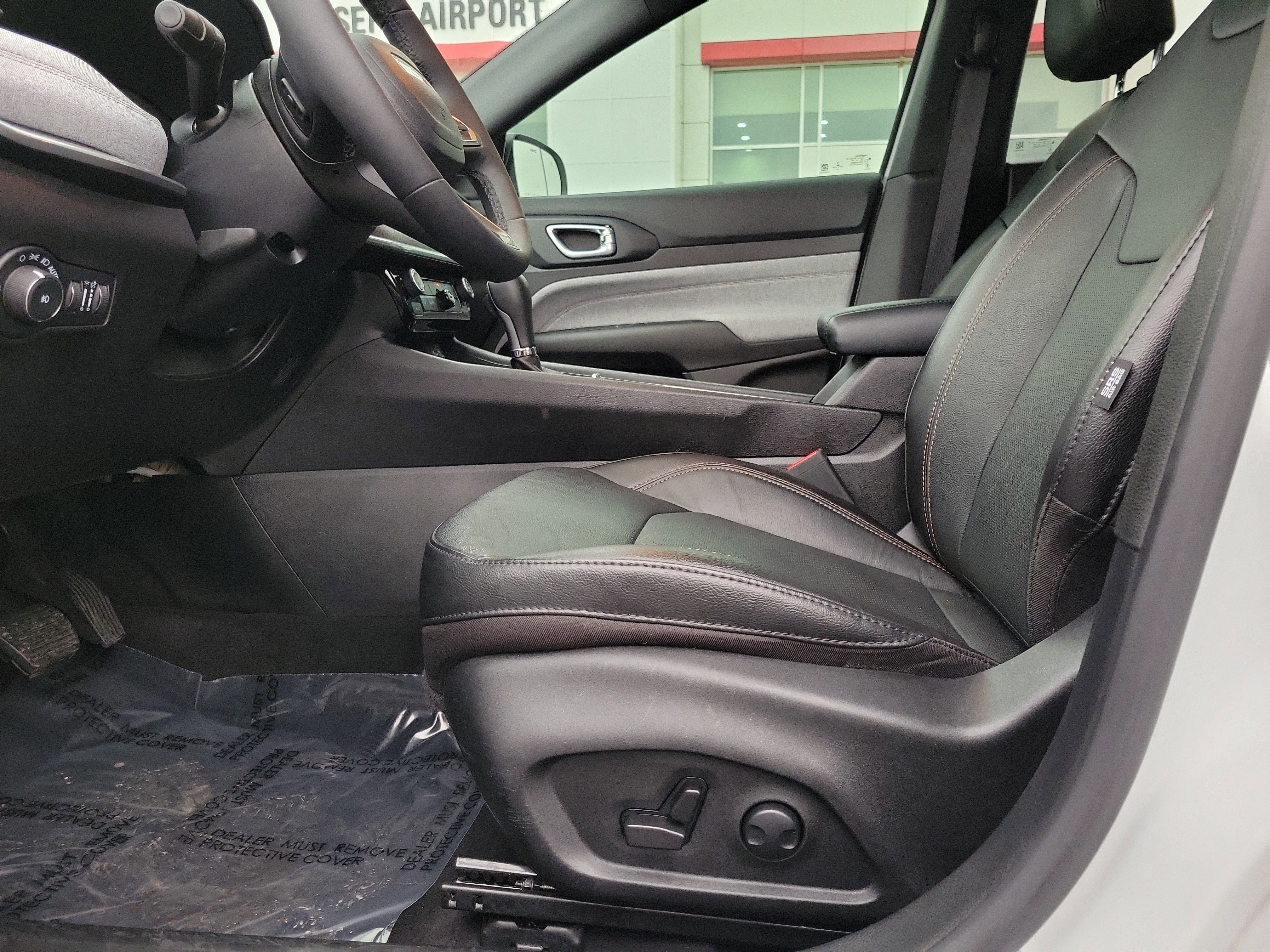 Used 2023 Jeep Compass Latitude image 16