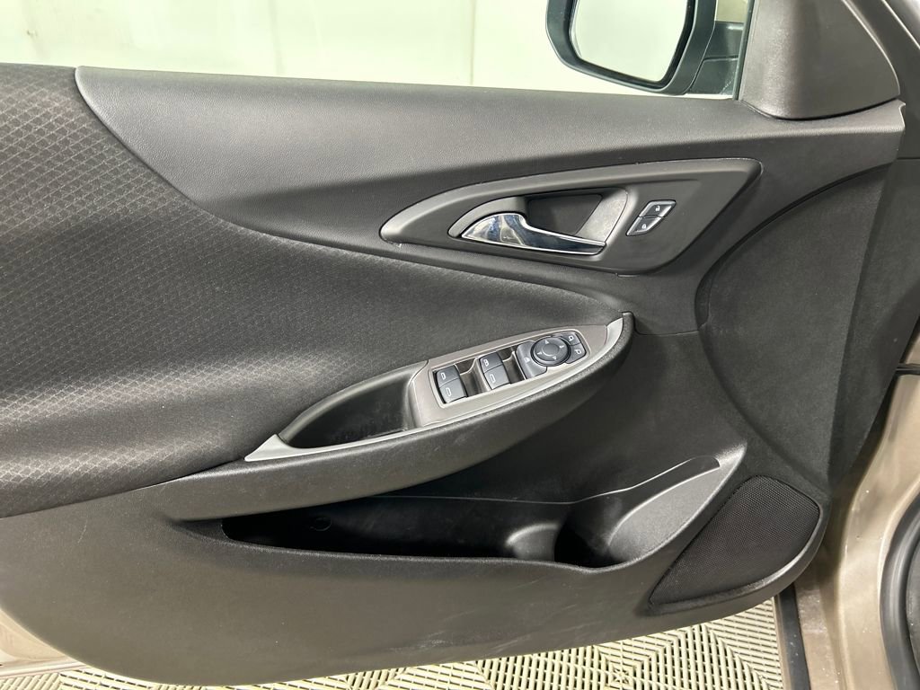 Used 2025 Chevrolet Malibu LT FWD image 11