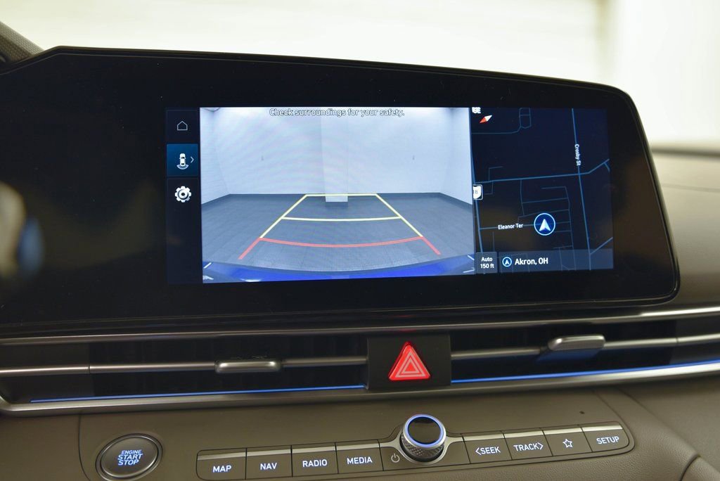 Used 2025 Hyundai Elantra SEL image 21