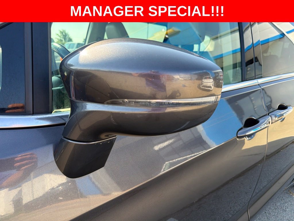 Used 2021 Chrysler Pacifica Touring-L FWD image 10