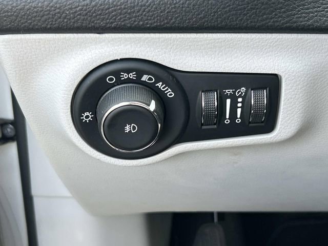 Used 2020 Jeep Compass Limited AWD/4WD image 32