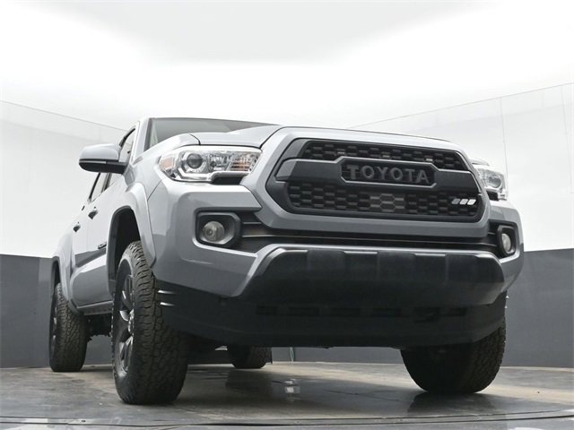 Used 2020 Toyota Tacoma SR5 image 40