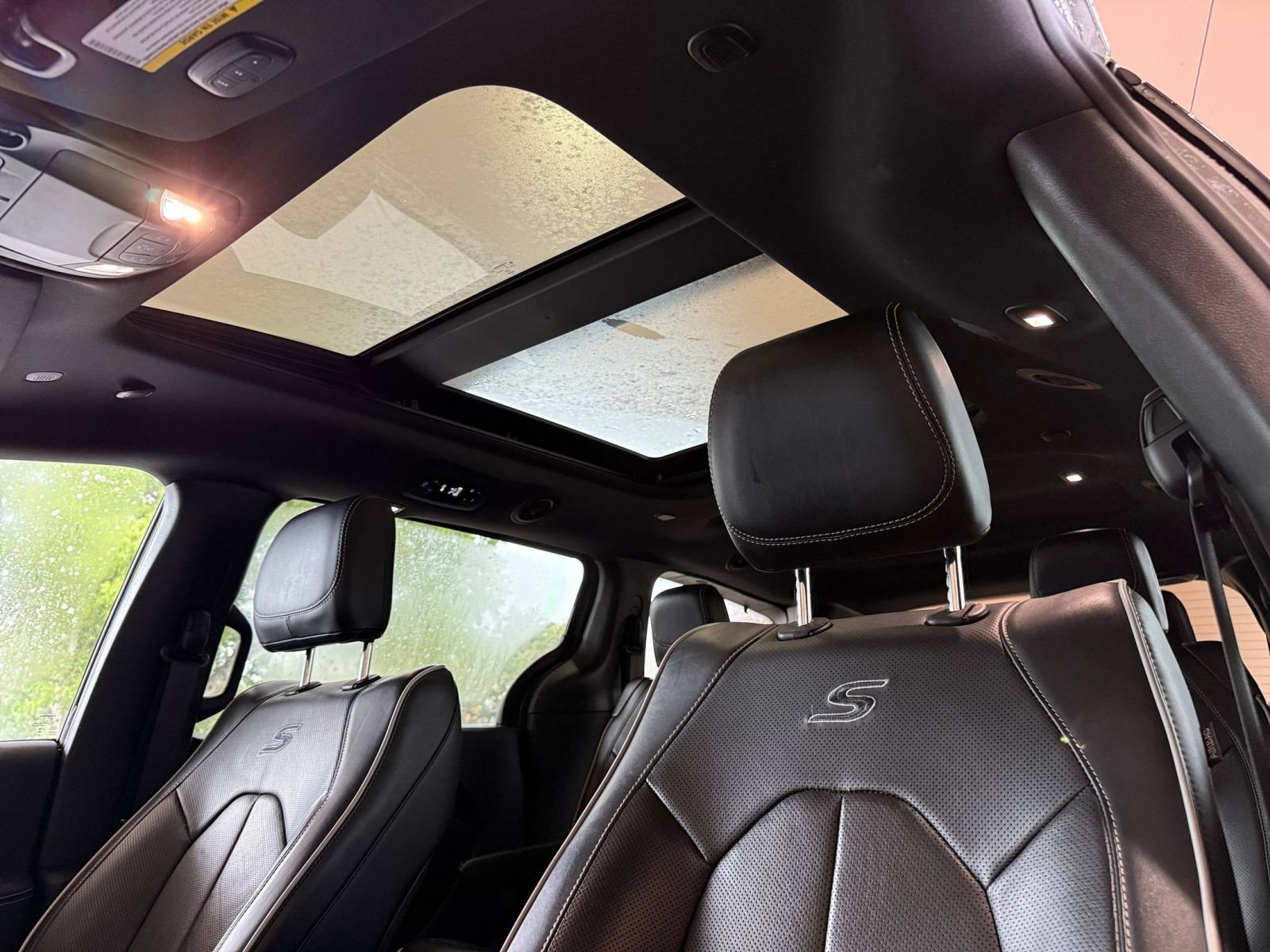Used 2025 Chrysler Pacifica Limited FWD image 41